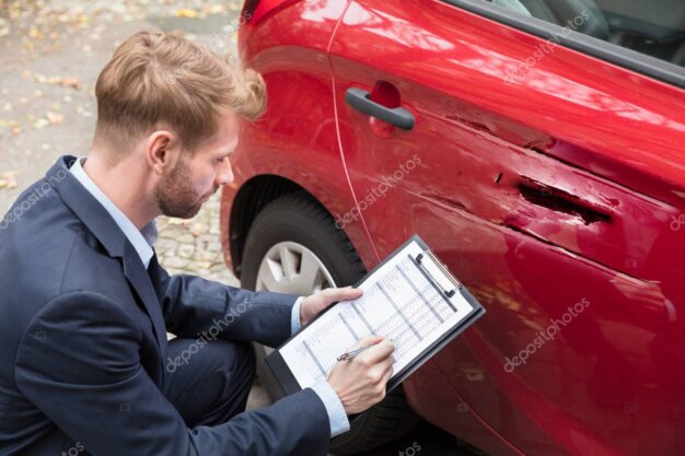 Versicherungsunterlagen und Gutachterdokumente