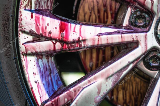 Felgenreinigung und Pflege am Fahrzeug